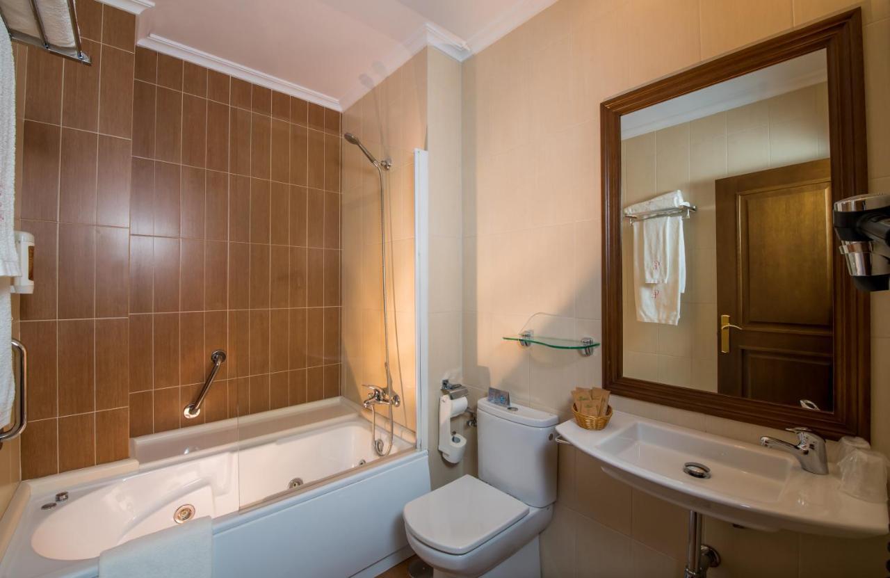 La Casona De Lazurtegui Hotell Ribadeo Exteriör bild